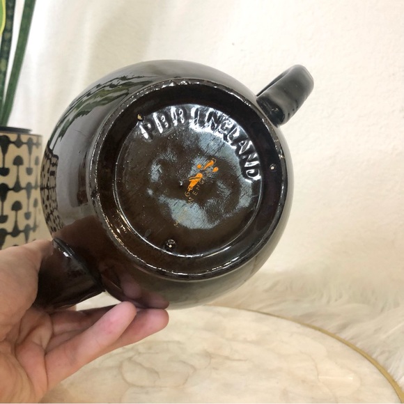 Vintage Ceramic Tea Pot - Picture 7 of 7